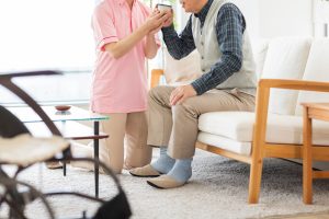 介護における水分補給の重要性とは？摂取量と注意点を解説します