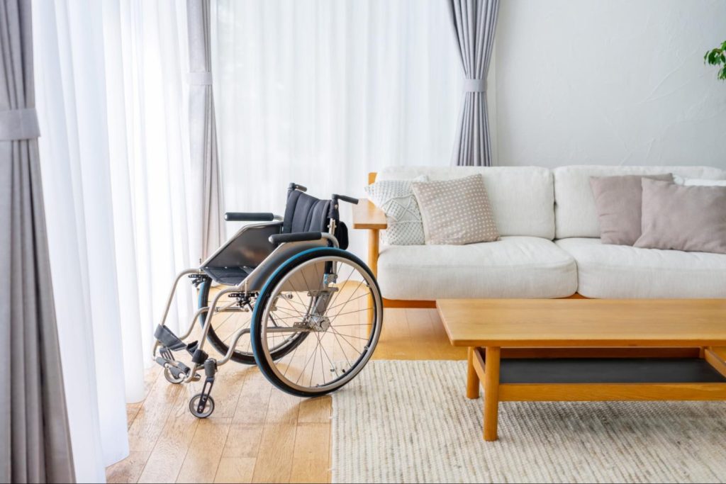 認知症の自宅介護はいつまで続く？負担を軽減する方法、限界時の対処法も解説