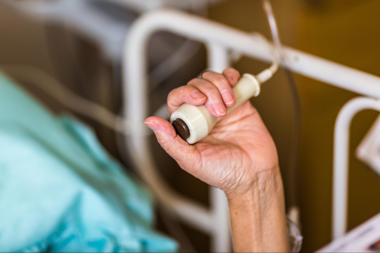 寝たきりの方の肺炎が予後に与える影響と注意すべき合併症