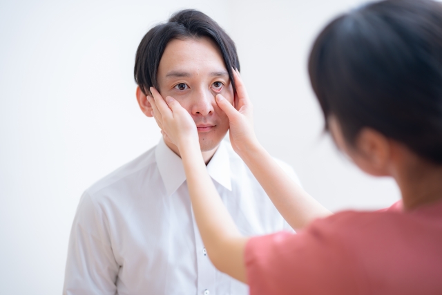 網膜剥離の原因と症状