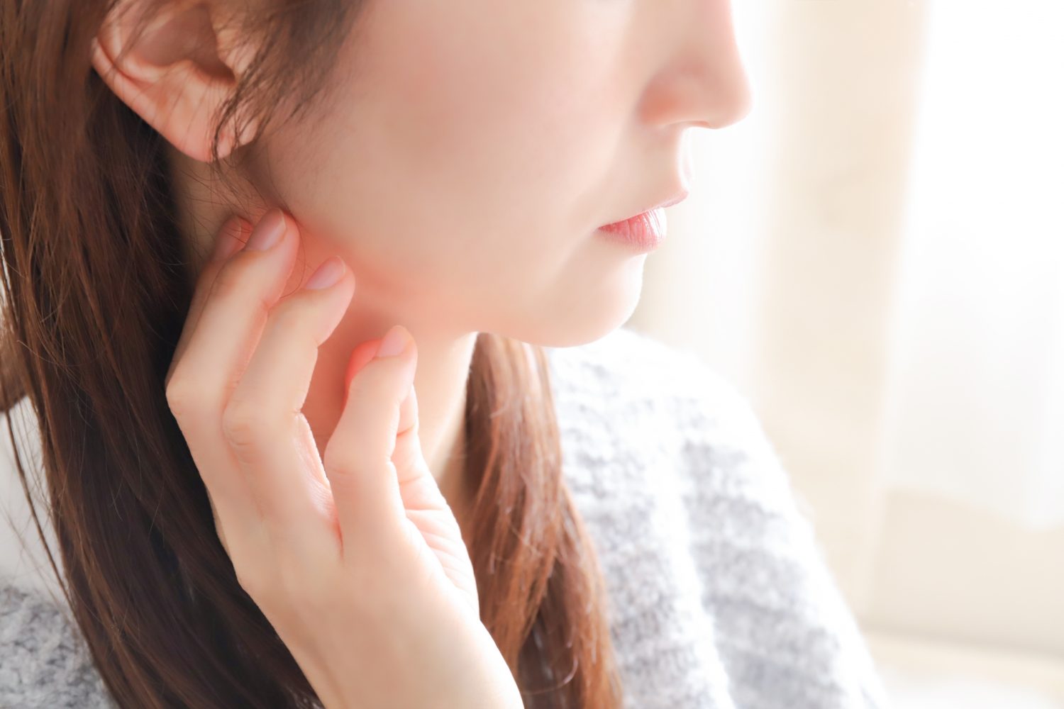 マウスピース型矯正中の違和感は放置しても大丈夫？原因や受診の目安、違和感を減らすポイントも解説