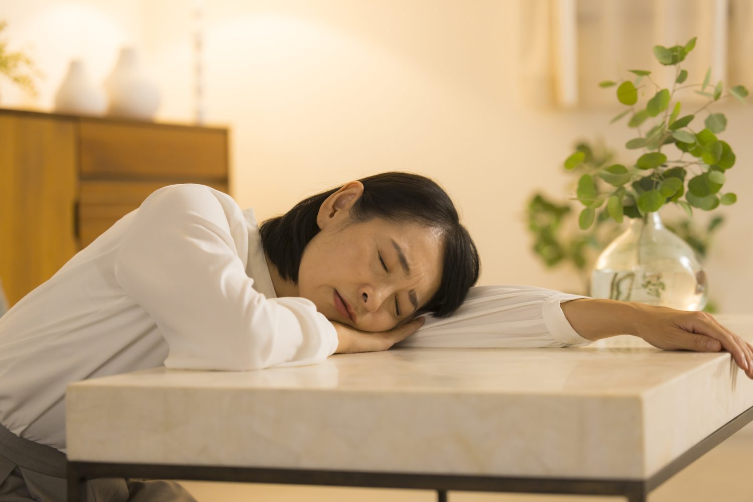 橋本病の初期症状と受診の目安を知る