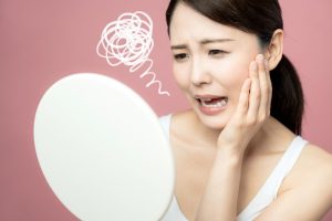 「顔のたるみ治療」に多いトラブル・失敗ケースとは？ 回避するにはどうすれば？【医師解説】