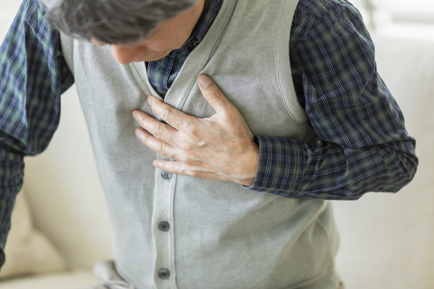 心筋梗塞には予兆がある? どんな症状に要注意?