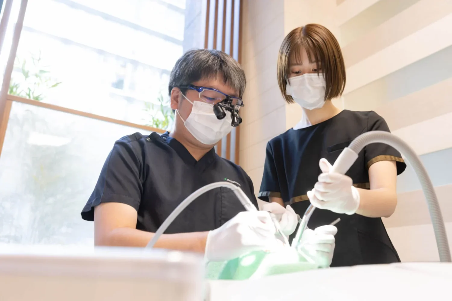 セラミック治療を検討中。では何を見て歯科医院を選ぶべきか