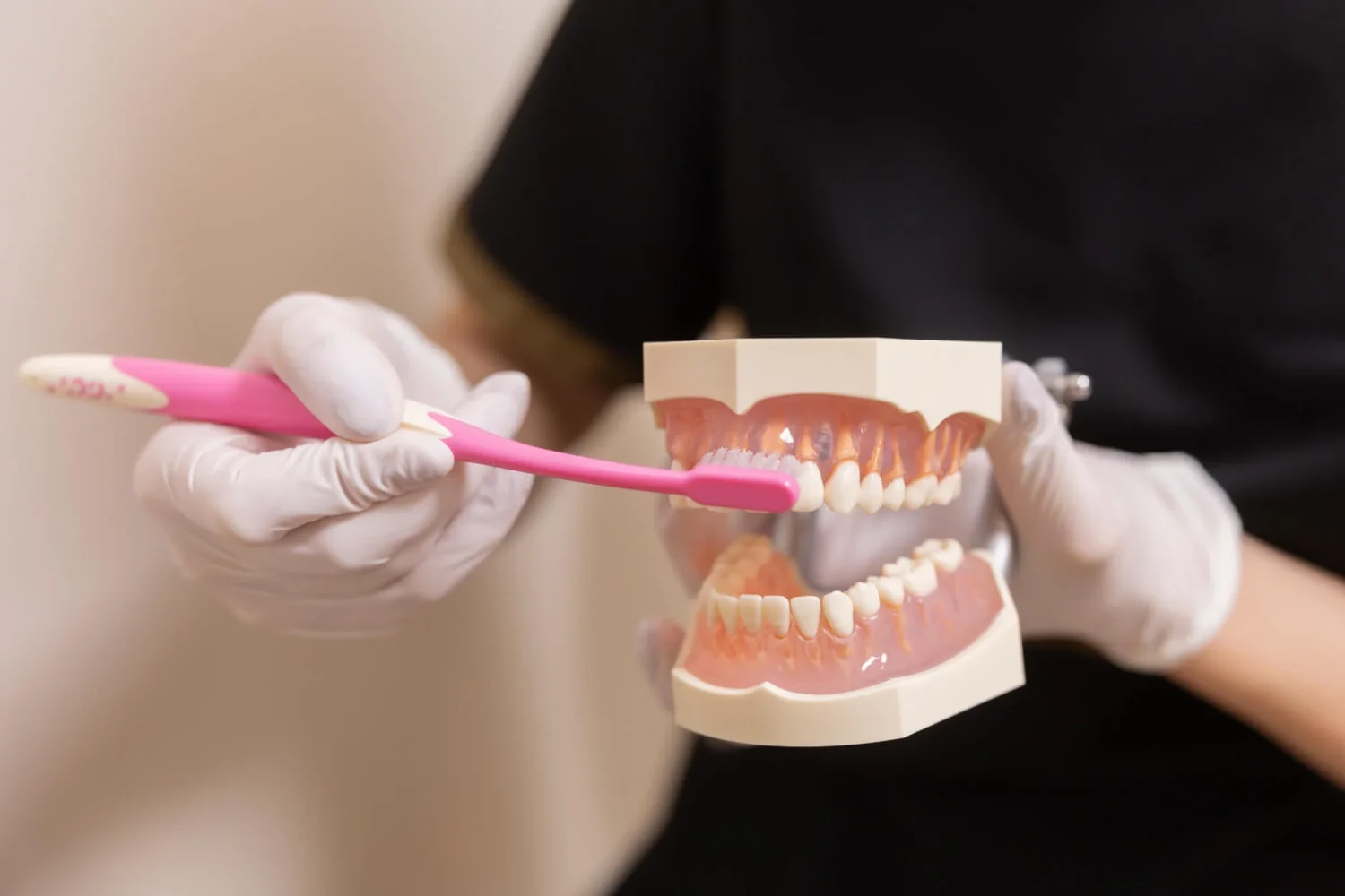 むし歯治療において、保険の銀歯ではなく自費のセラミックを選択する人は増えているのでしょうか?