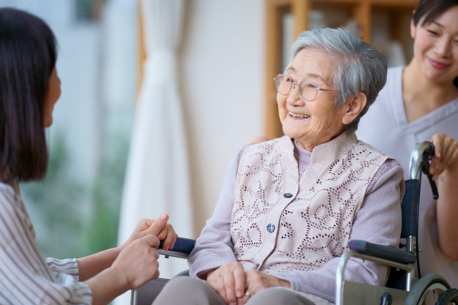 介護施設に入れる基準は？利用できる施設やサービスを要介護度（介護レベル）別に解説します