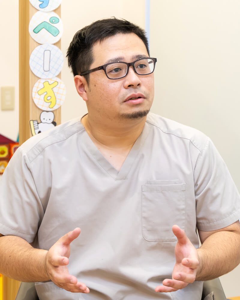 乳歯が生え始めた生後6カ月頃から、歯科クリニックを受診