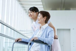 要介護になる原因は？予防法と具体的対策から、介護保険の制度や費用まで解説