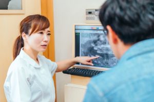 インプラント治療における骨移植が失敗する原因や対応方法、失敗を防ぐポイントとは