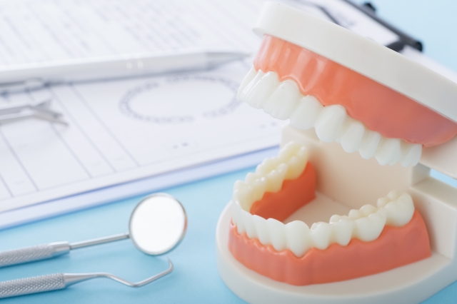 前歯が抜けたときの治療法