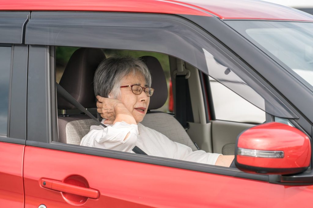 ｢むち打ち症｣の本当の怖さをご存じですか？ 放置するとどうなる？【医師解説】