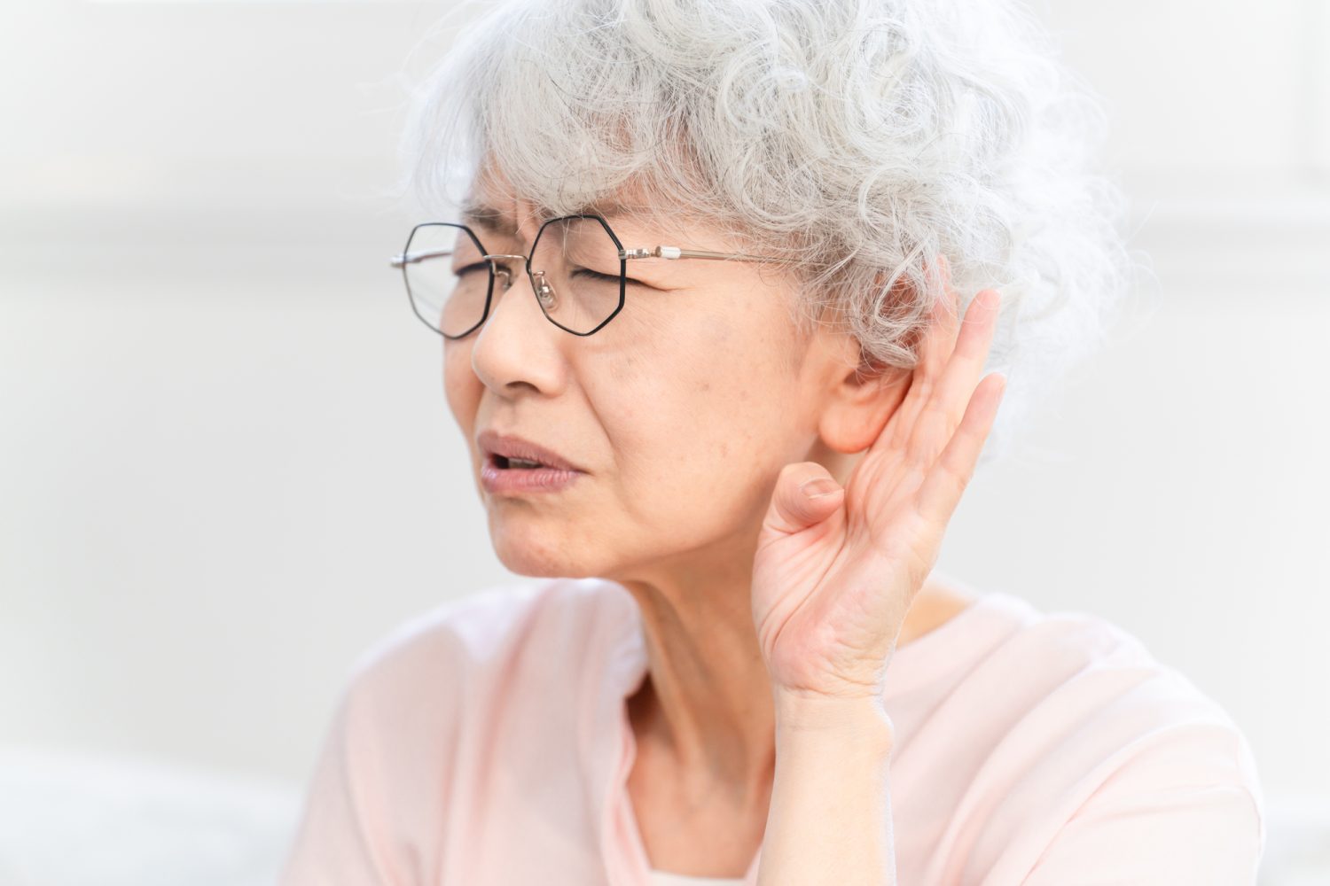 『老人性難聴』になりやすい人の特徴とは? 「糖尿病・高血圧・喫煙歴」注意が必要なのは?