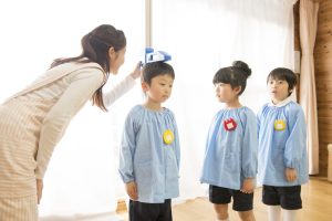 子どもの「身長が伸びない…」 何科へ行けばよい？ 初診から治療までの流れを医師が解説