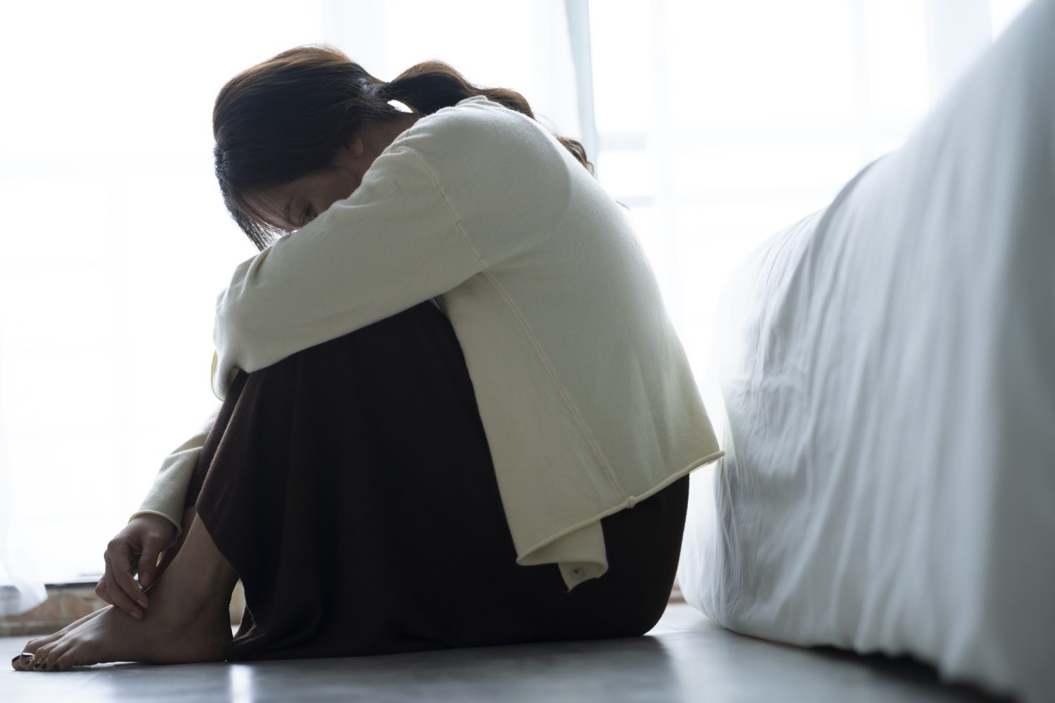 「うつ病を見逃さないため」に気をつける症状をご存じですか? 自己判断のリスクを併せて医師が解説