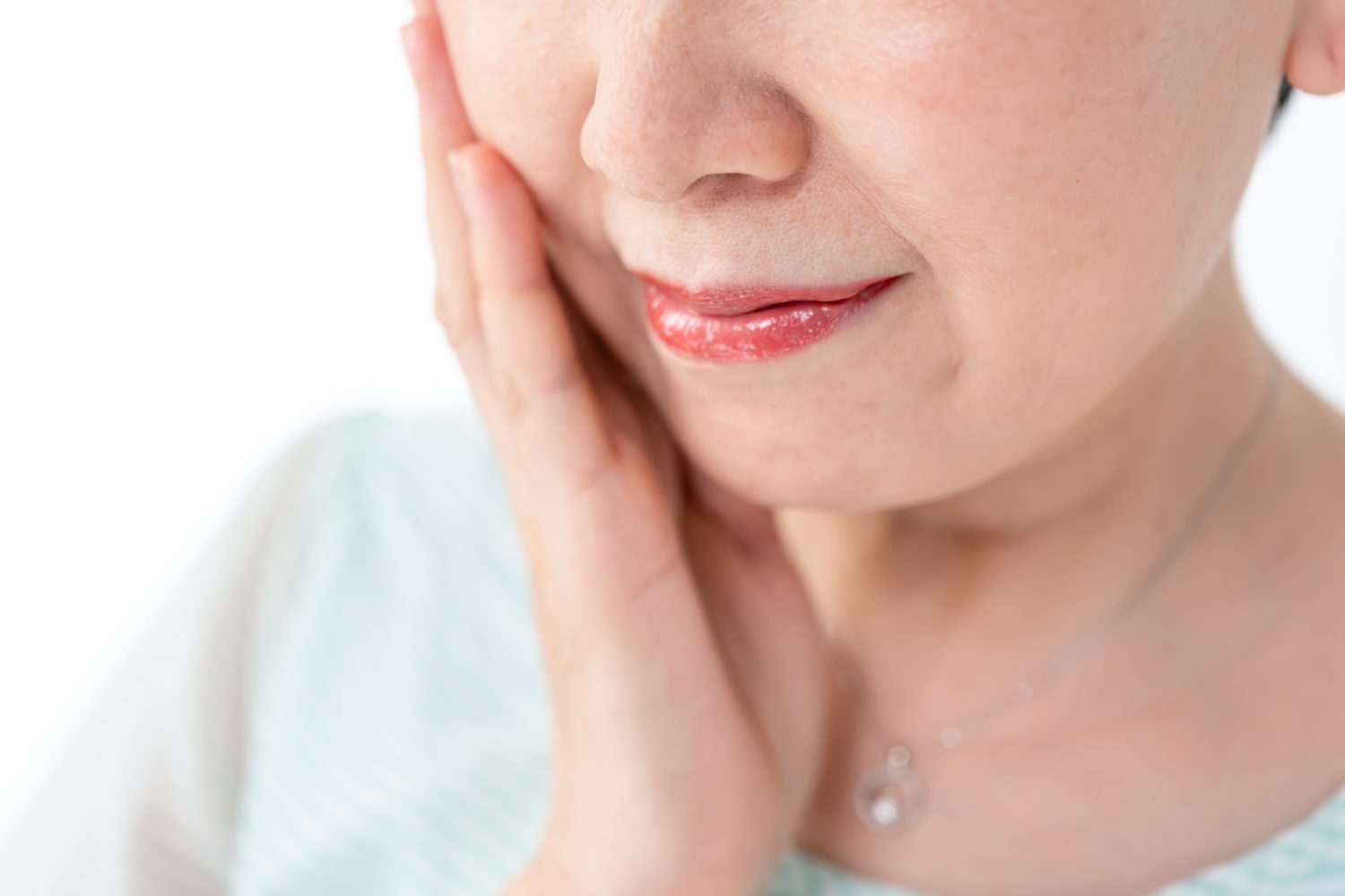 顔の脂肪吸引は“半永久的”って本当? 脂肪再分布のリスクと長持ちさせるための方法を医師に聞く