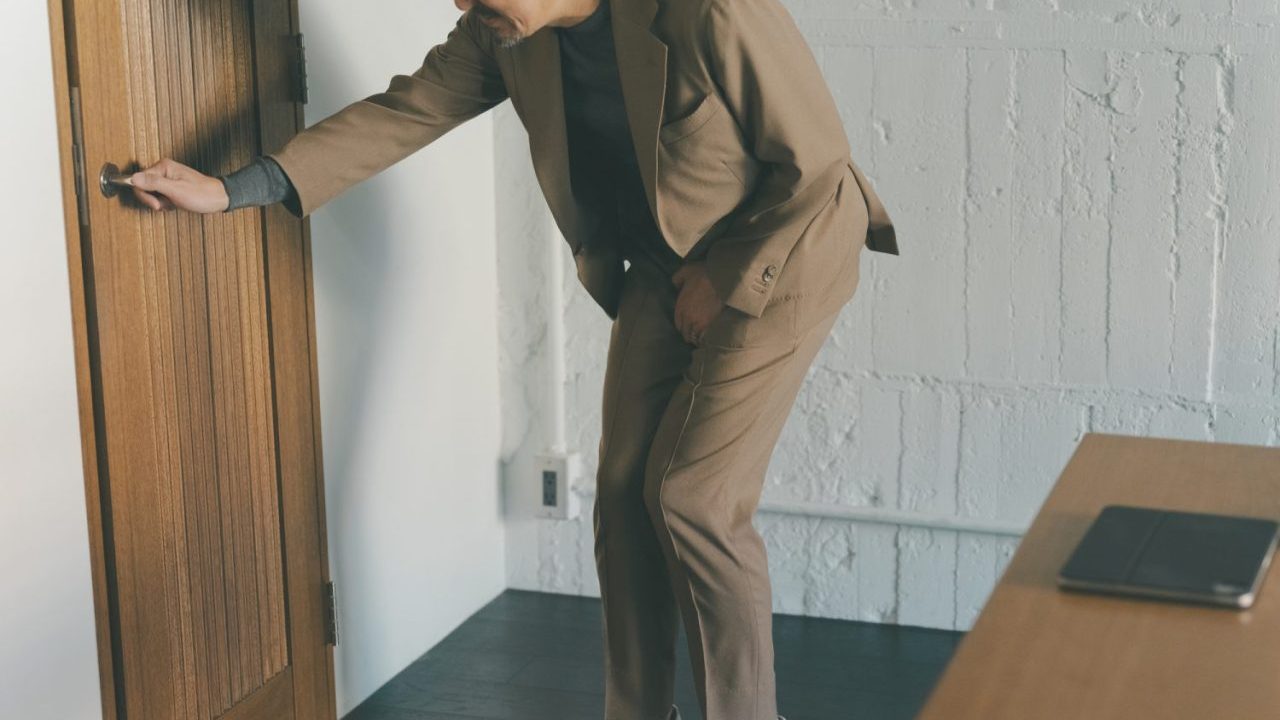 「尿の出が悪い」「残尿感」は年のせい？ 『前立腺肥大症』のサインと受診の目安とは【医師解説】