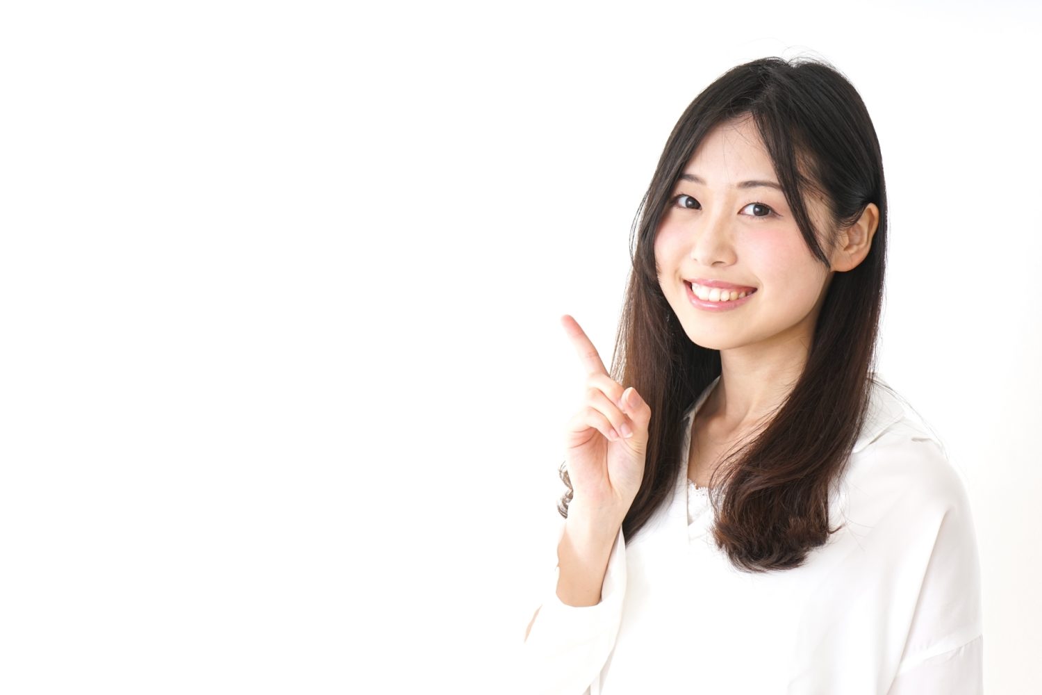 ポイントを指差す若い女性