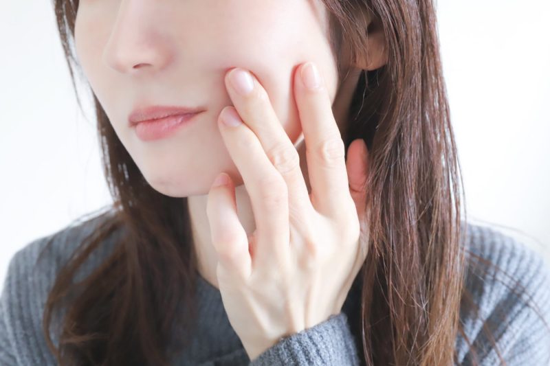 歯列矯正で口元は引っ込む？抜歯の必要性やメリット、デメリットを解説