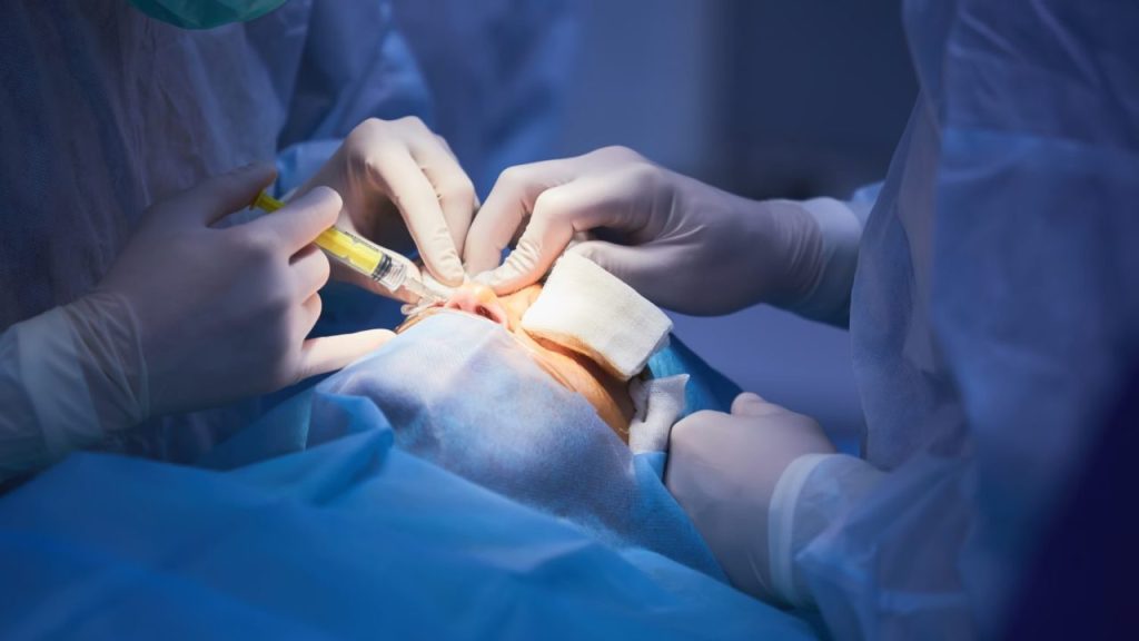 『白内障』手術のタイミングはいつ？ 症状やレンズの種類、術後の回復を医師が解説