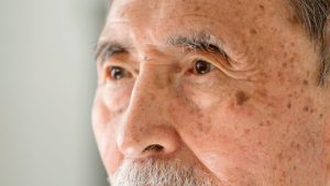 両眼の『白内障手術』は同日か別日か？ メリット・デメリットを比較【医師解説】