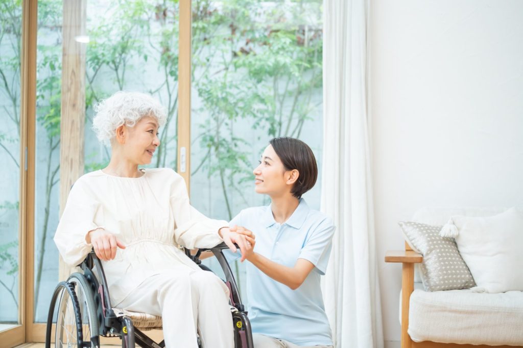 介護保険は何歳から使える？利用できる条件と注意点も解説