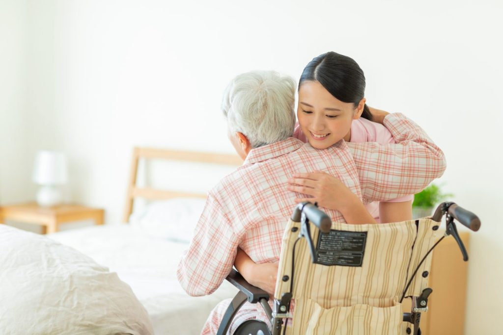 介護の三大介助とは？食事・入浴・排泄の介助方法と注意点を解説します