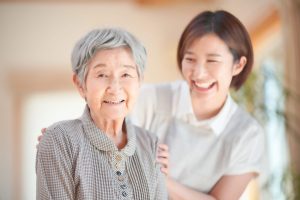 要介護1とはどのような状態？認定基準と受けられるサービス、費用の目安、手続きを解説