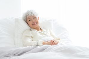 介護用電動ベッドとは？必要な理由や選び方、介護保険を利用する方法を解説します