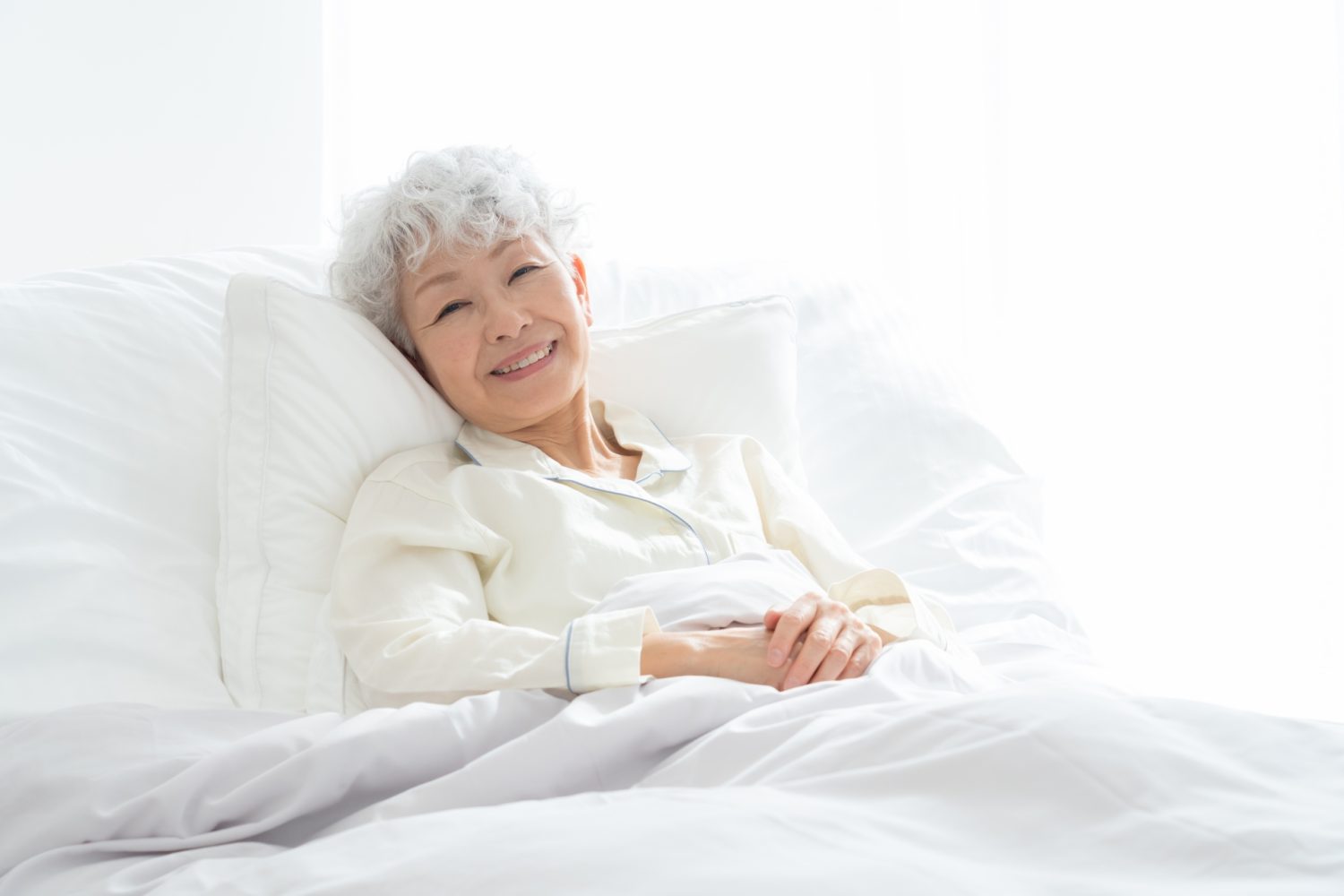 介護用電動ベッドとは？必要な理由や選び方、介護保険を利用する方法を解説します