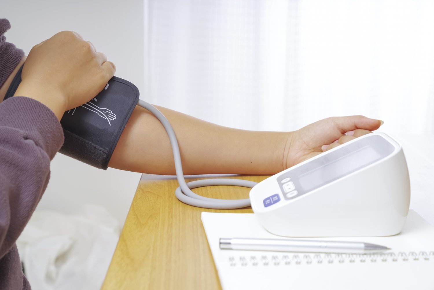 食後低血圧の治療法と日常生活での対策