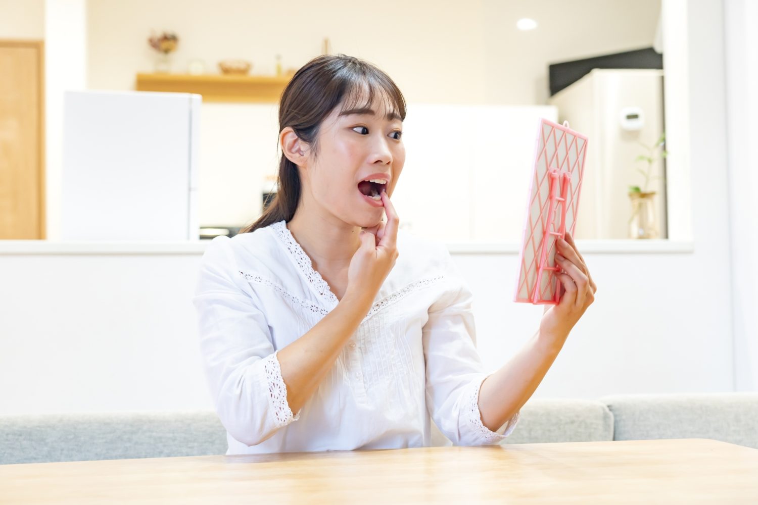 インプラントに緩みや揺れが生じる原因や対策法について解説！