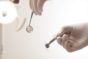 インプラントの二次オペとは？手術内容や流れ、注意点を解説