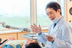 インプラント治療は老後にデメリットがある？老後に不安を感じやすい理由を解説