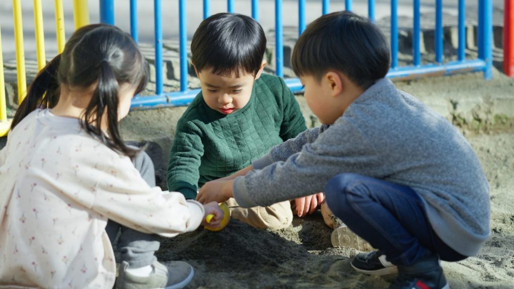 どんな行動が見られたら「発達障害」のサイン？ 年齢別症状の特徴を医師が解説