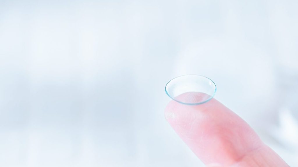 寝るときコンタクトをつけるだけで近視の治療「オルソケラトロジー」は何日で効果が出る？