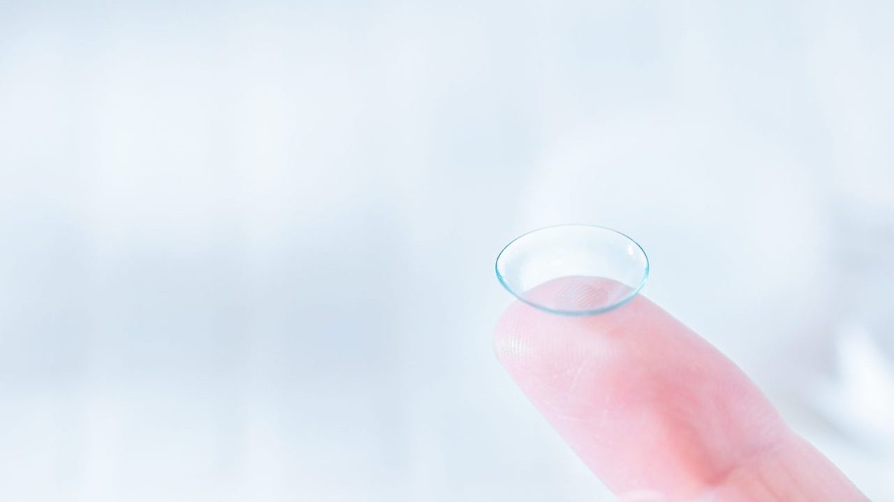 寝るときコンタクトをつけるだけで近視の治療「オルソケラトロジー」は何日で効果が出る?