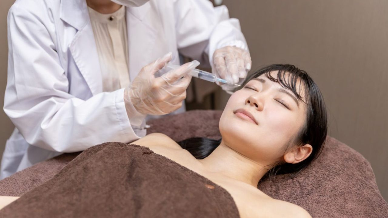 「ボトックス」で表情筋のケア！ 美容皮膚科での施術の流れとそのメリットを解説