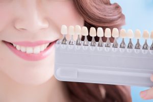 ホワイトニングで後悔しないために｜効果の出方と注意点を解説