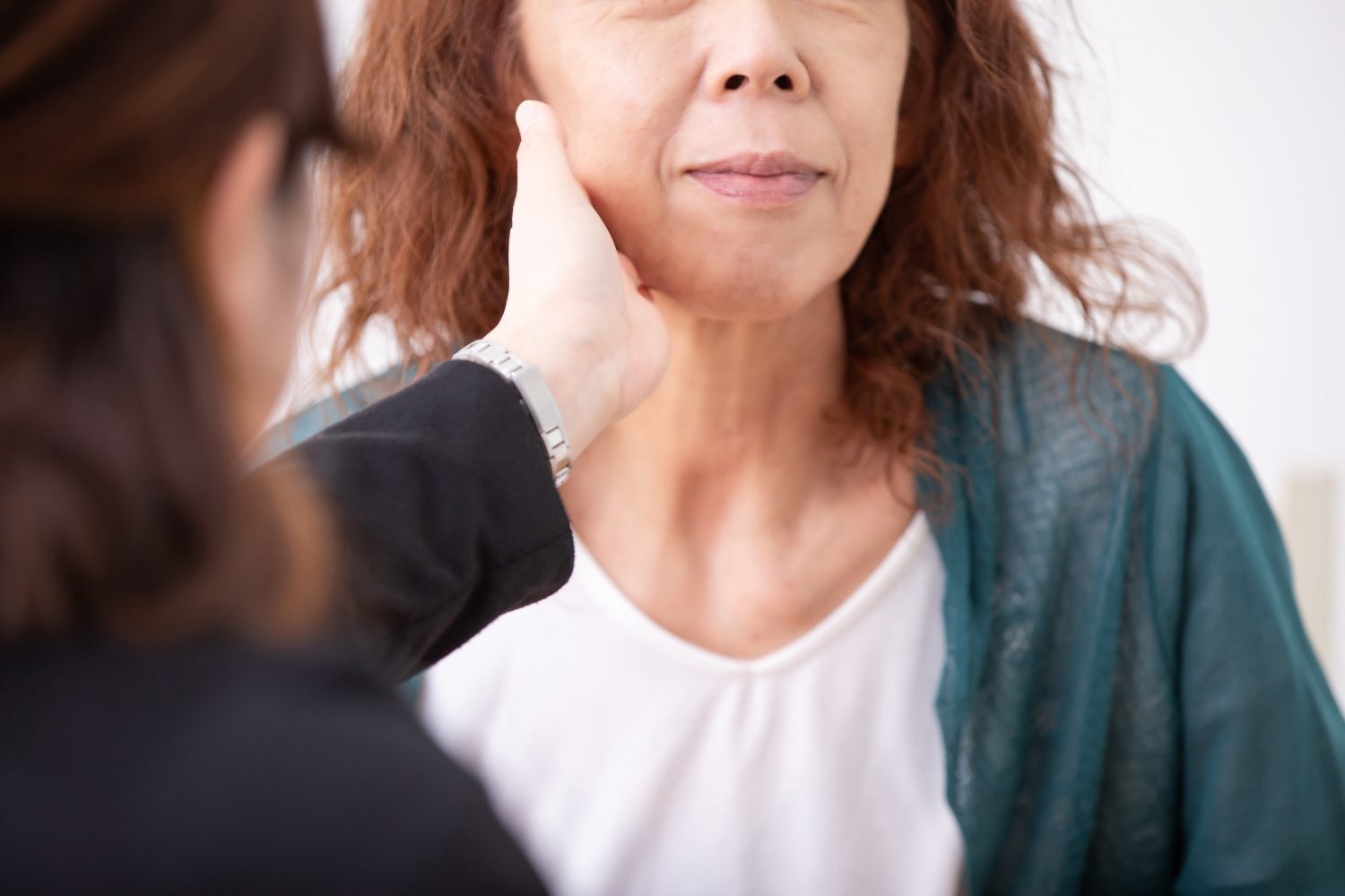 季節ごとに気を付けたい肌荒れ対策と受診の目安