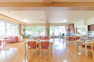特別養護老人ホームとケアハウスの違いとは？入居条件や費用も併せて解説
