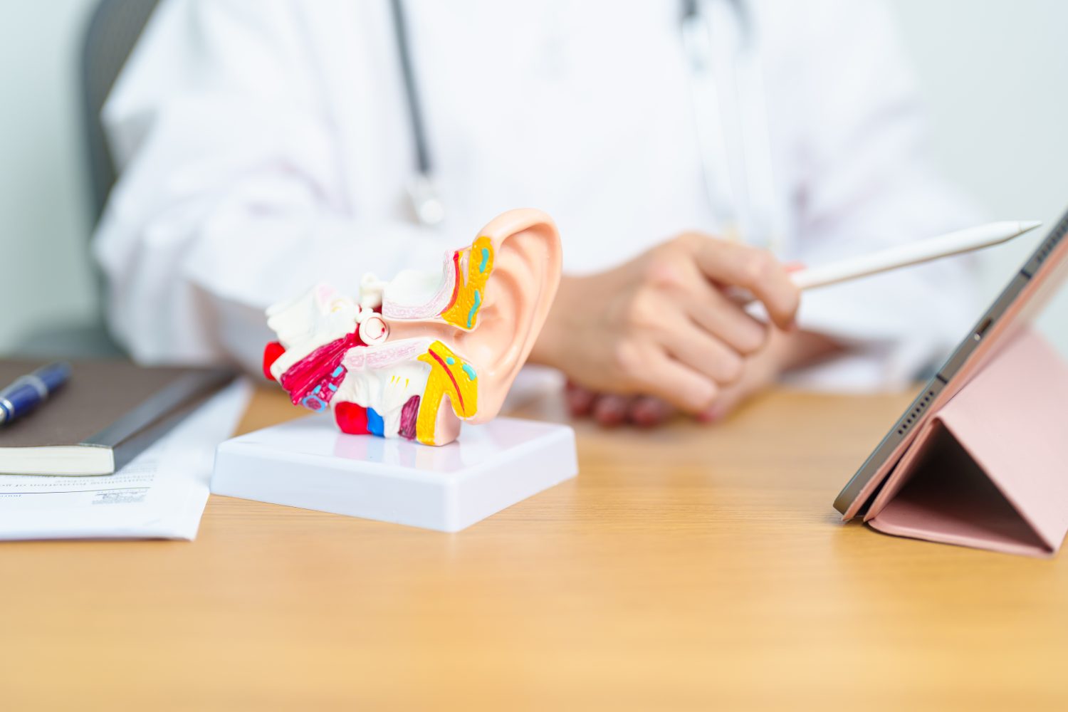 これって中耳炎？症状からわかるサインと受診の目安を解説