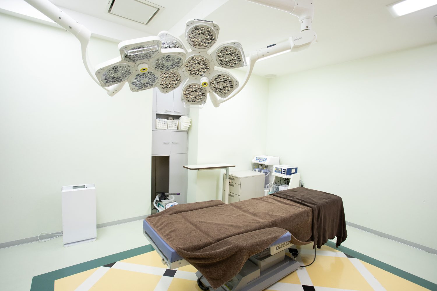 酒井形成外科photo