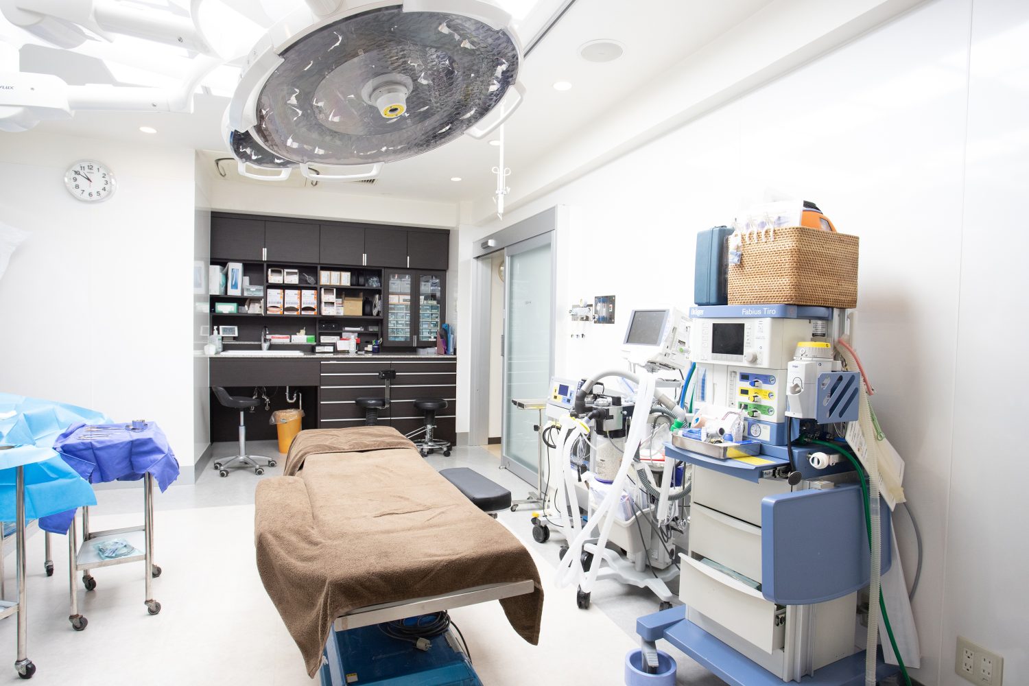 酒井形成外科photo