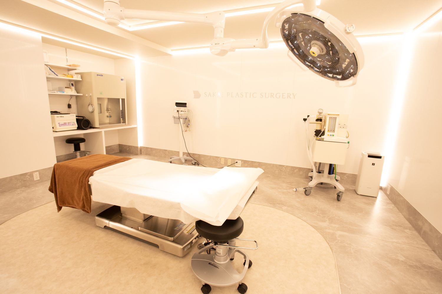 酒井形成外科photo