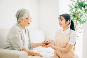 親の一人暮らし介護、何から考える？家族ができることや判断の目安を解説