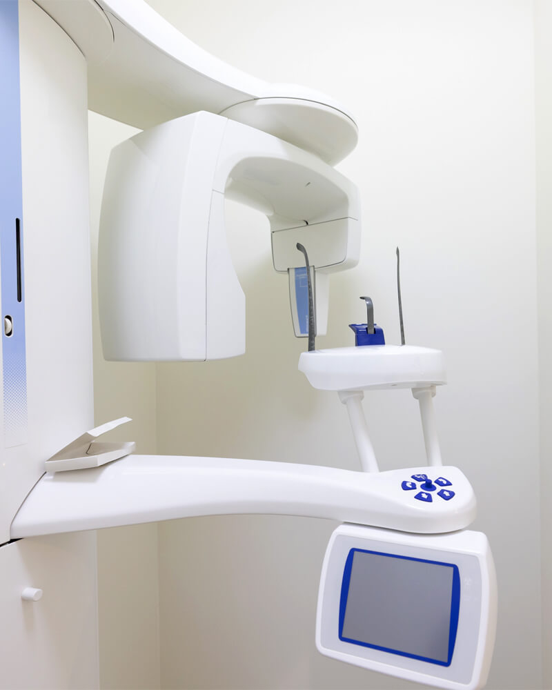 セラミック治療で、自然な白さと美しさを長く保てる口元へ