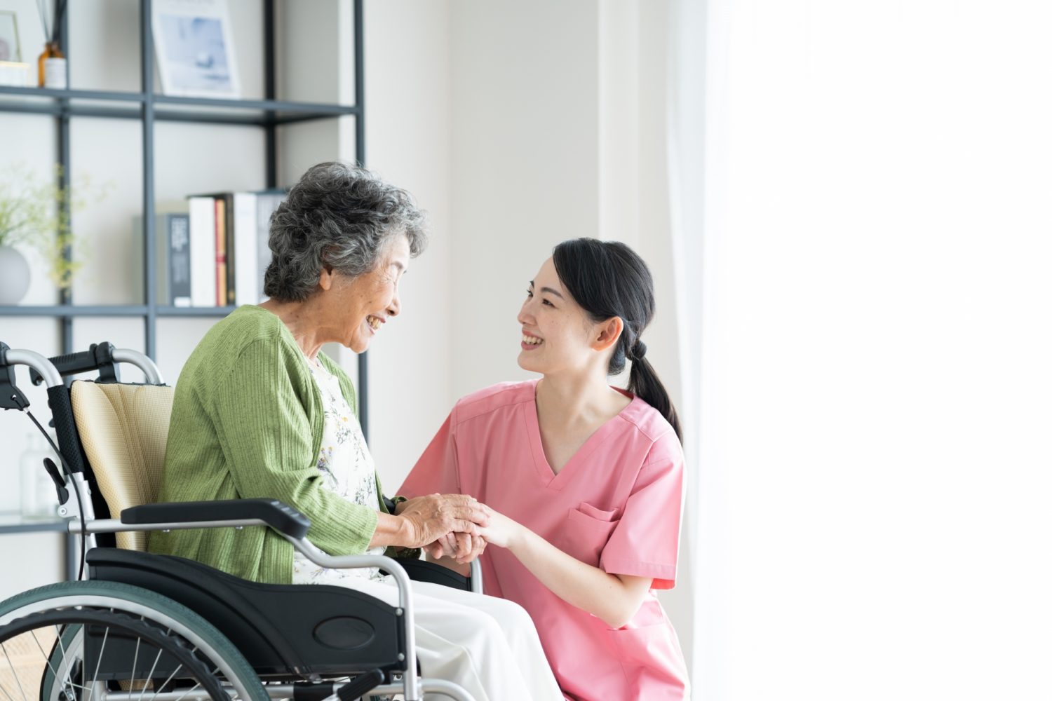 老人介護施設の種類は？特徴や費用、選び方などもわかりやすく解説