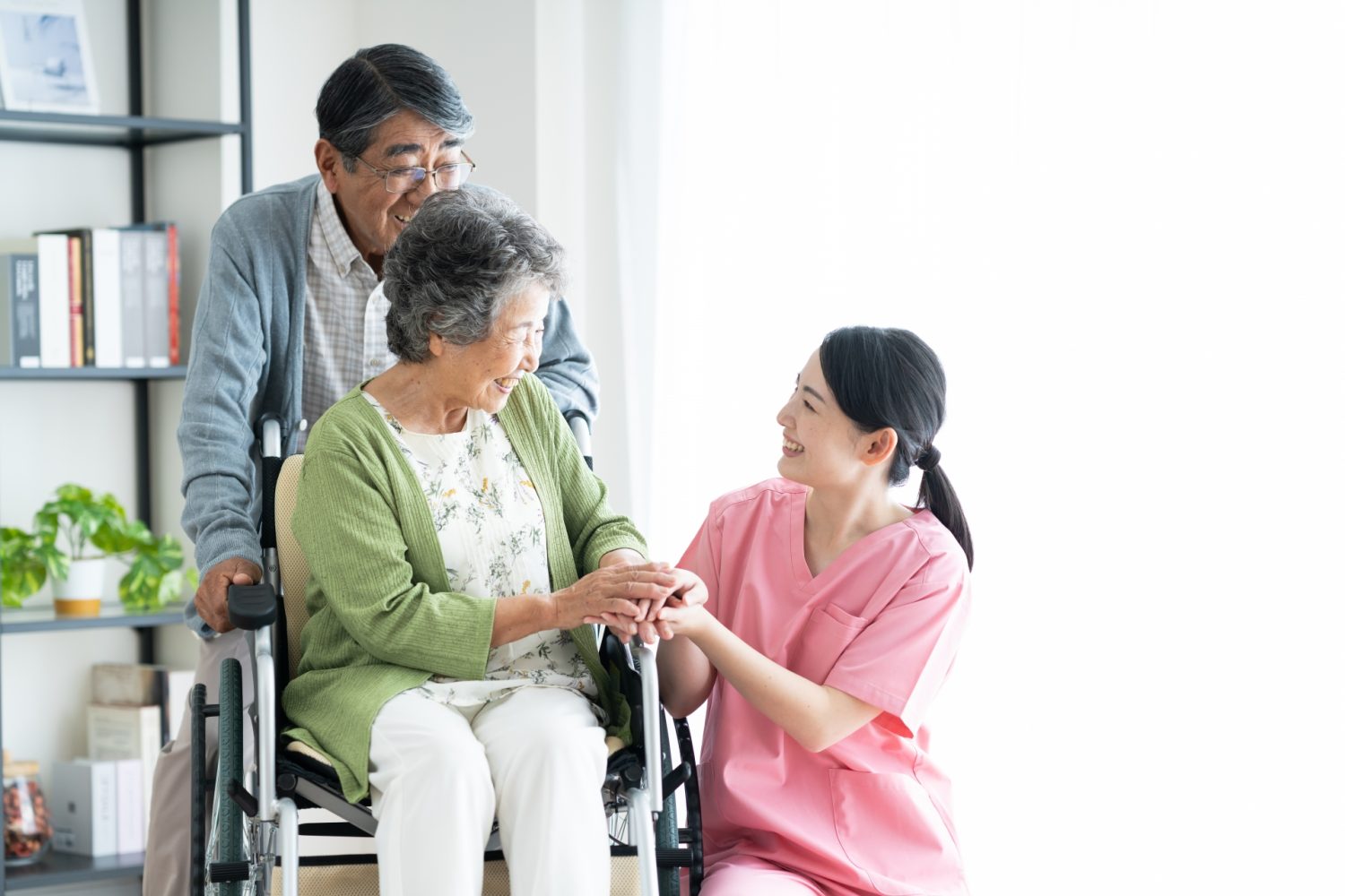 老老介護の解決策とは？負担を減らす方法と限界を迎える前にできることを解説