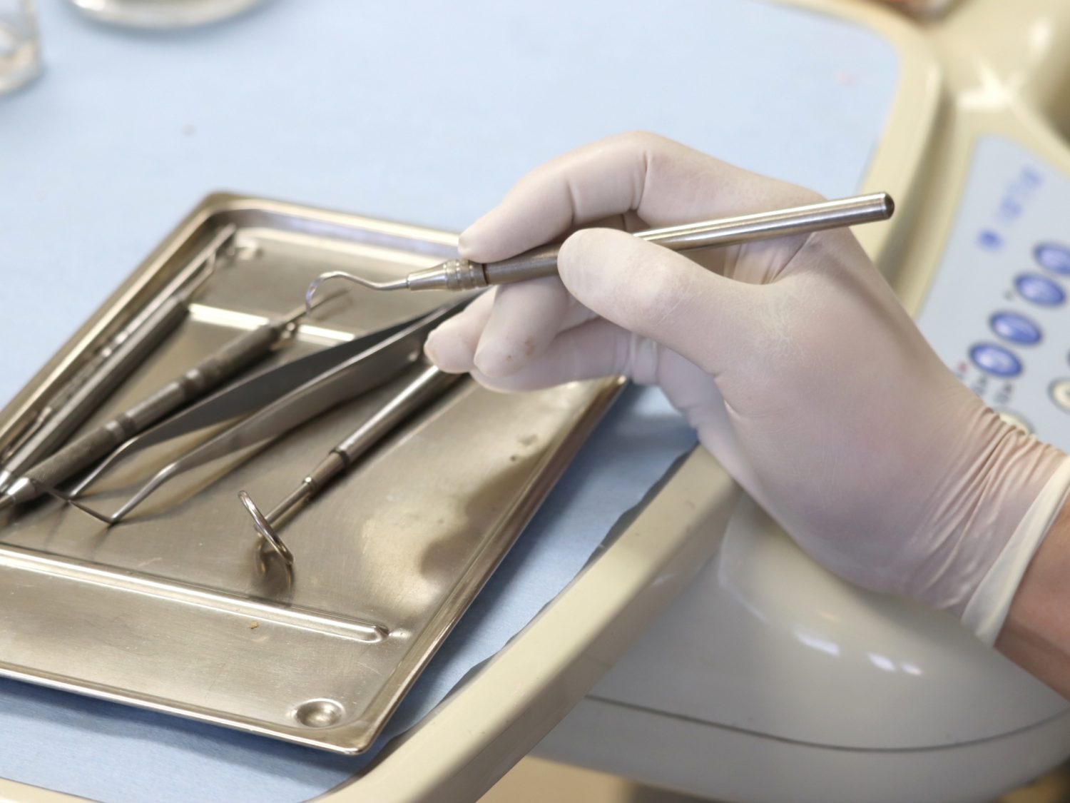 骨再生誘導法とは？治療の流れやメリット・デメリット、ほかの骨造成法との違いを解説